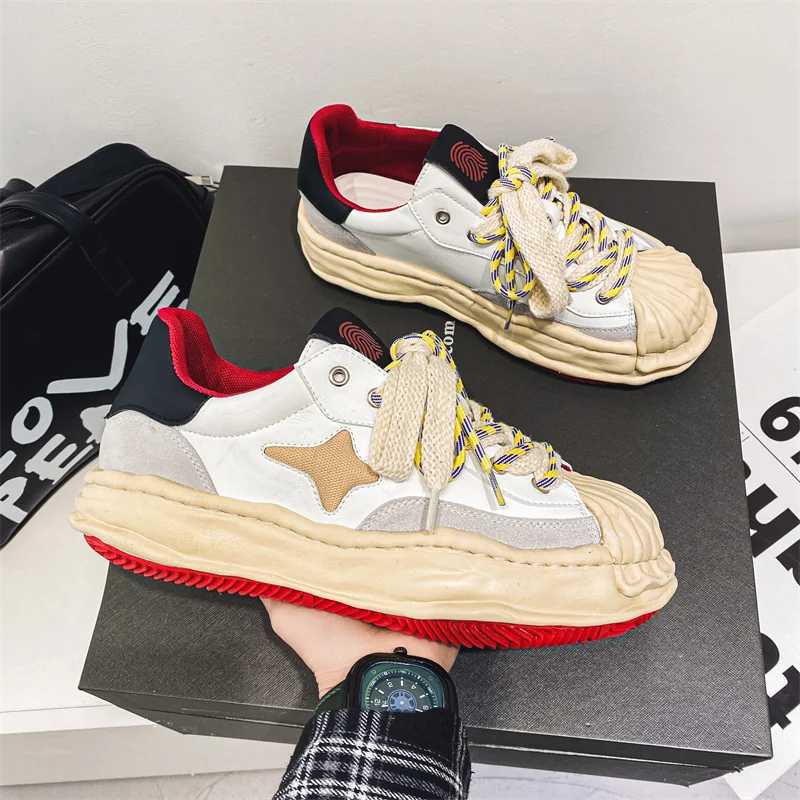 Mannequin Crazy (White, 35)